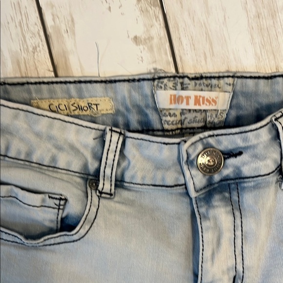 HOT KISS 💋 Junior Frayed Denim cutoff Shorts size 7 - Picture 4 of 9